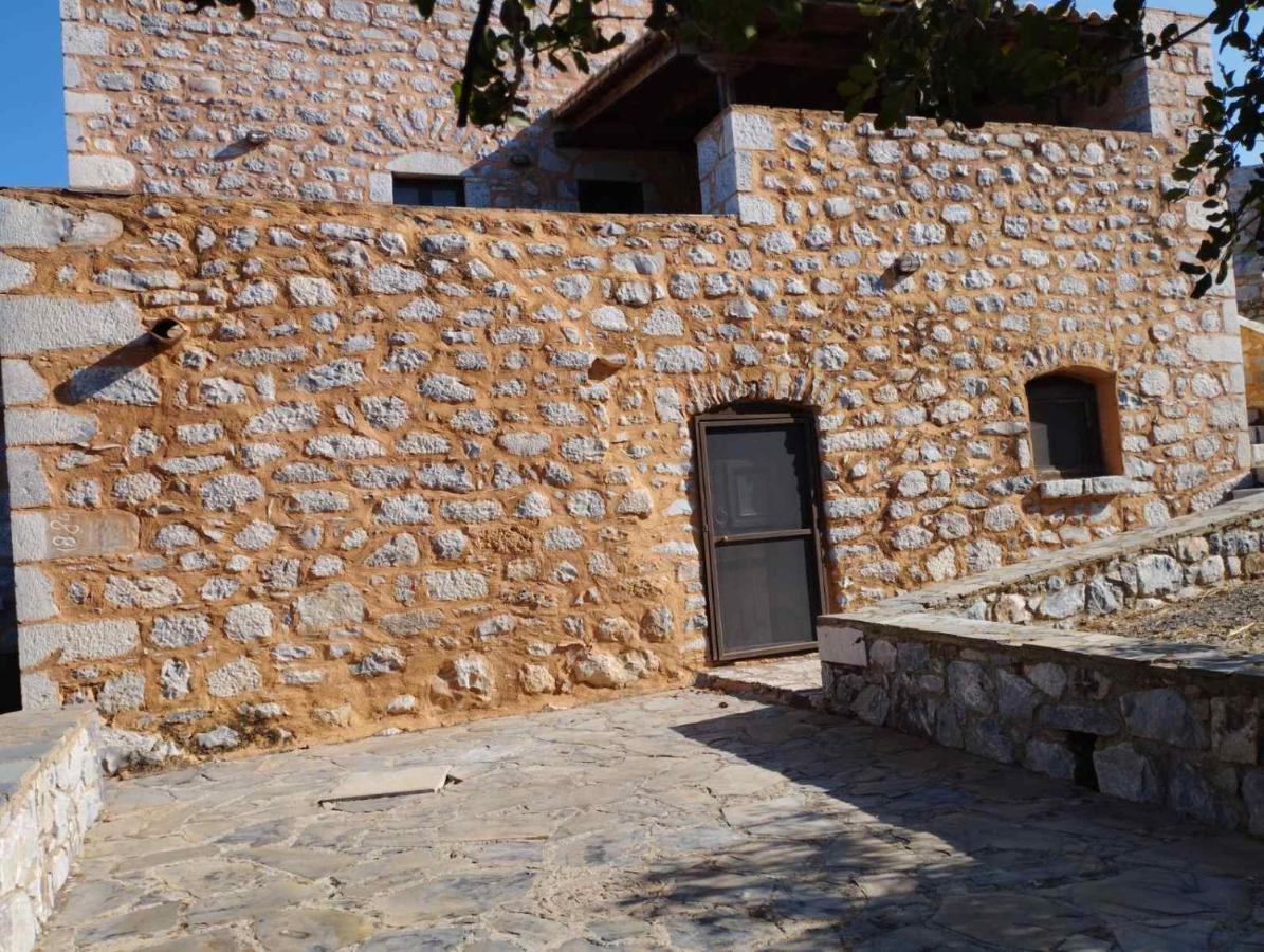 The Two Carob Trees, Traditional Stonehouse, Nikandri, Pirgos Diros Lefkias Exterior foto