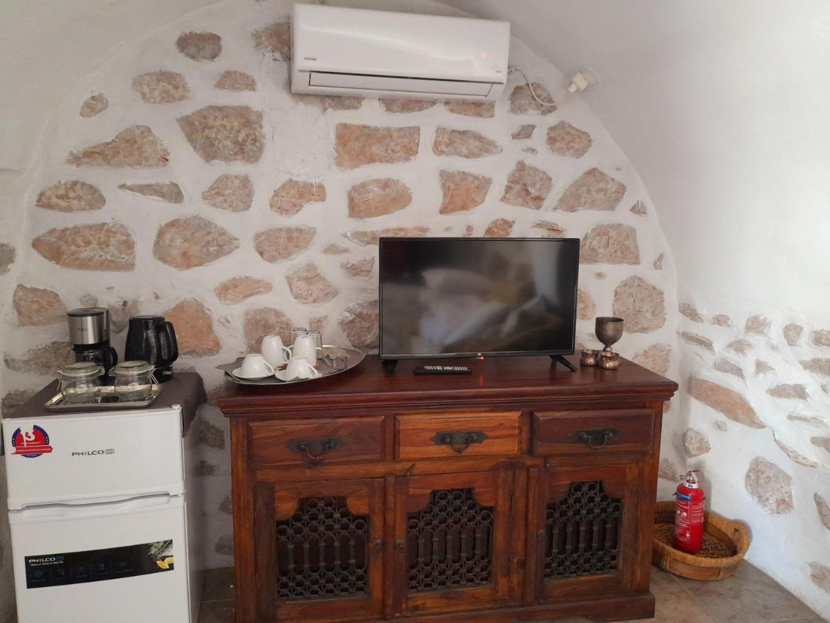The Two Carob Trees, Traditional Stonehouse, Nikandri, Pirgos Diros Lefkias Exterior foto