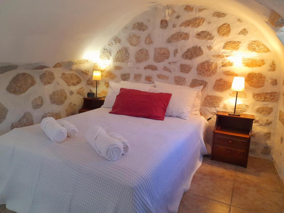 The Two Carob Trees, Traditional Stonehouse, Nikandri, Pirgos Diros Lefkias Exterior foto