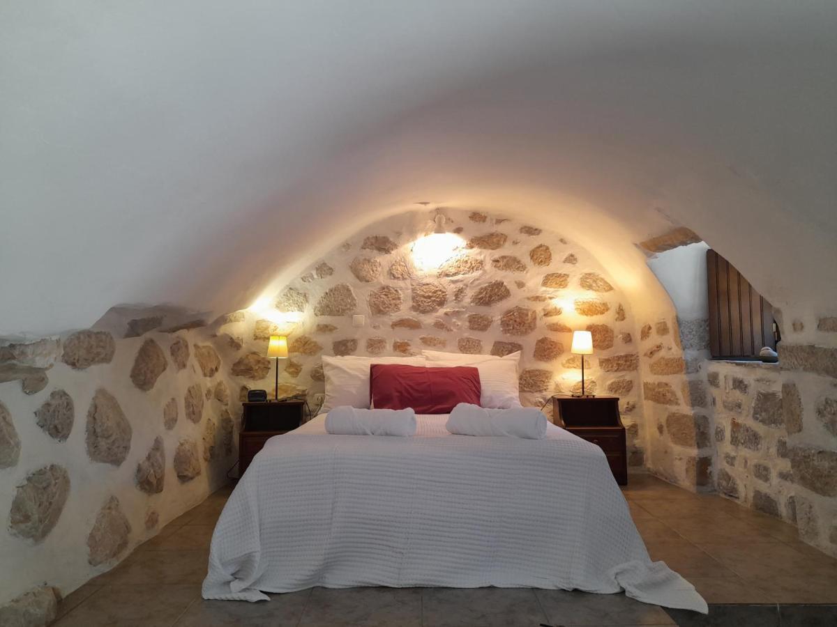 The Two Carob Trees, Traditional Stonehouse, Nikandri, Pirgos Diros Lefkias Exterior foto