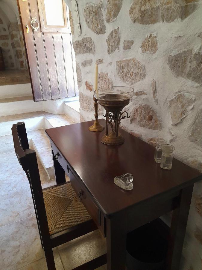 The Two Carob Trees, Traditional Stonehouse, Nikandri, Pirgos Diros Lefkias Exterior foto