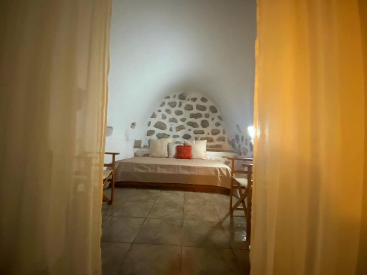 The Two Carob Trees, Traditional Stonehouse, Nikandri, Pirgos Diros Lefkias Exterior foto