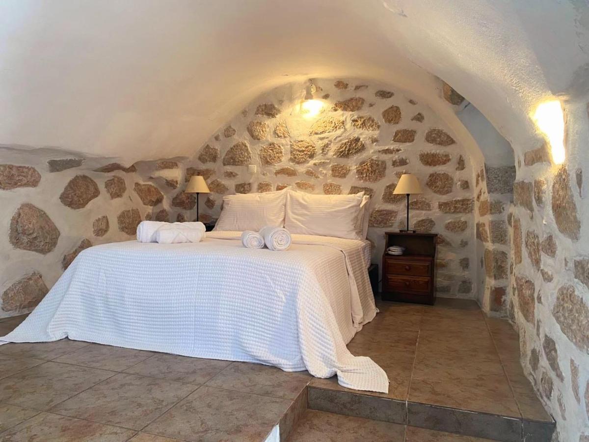 The Two Carob Trees, Traditional Stonehouse, Nikandri, Pirgos Diros Lefkias Exterior foto
